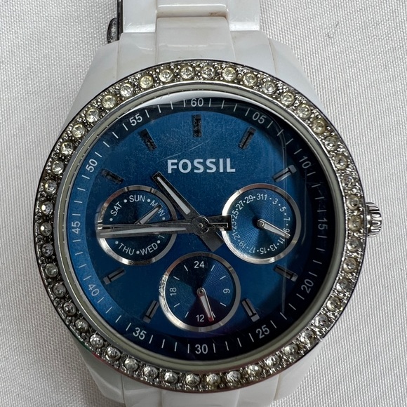 Fossil Womens white Stella Watch. Day, date display quartz with blue dial. - Picture 3 of 4